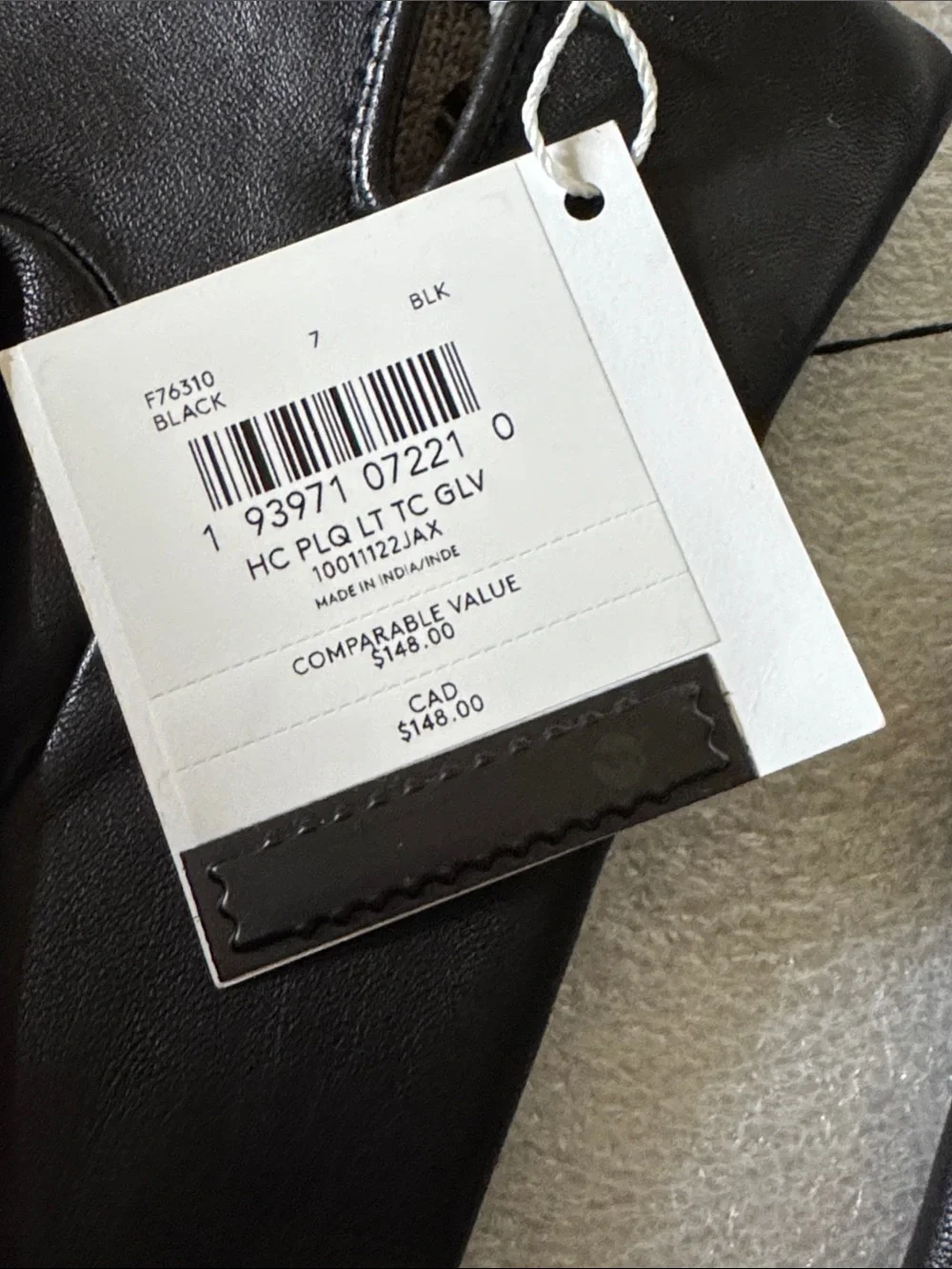 NWT Coach Ladies Smooth Tech  Leather Gloves in Black with Signature Button